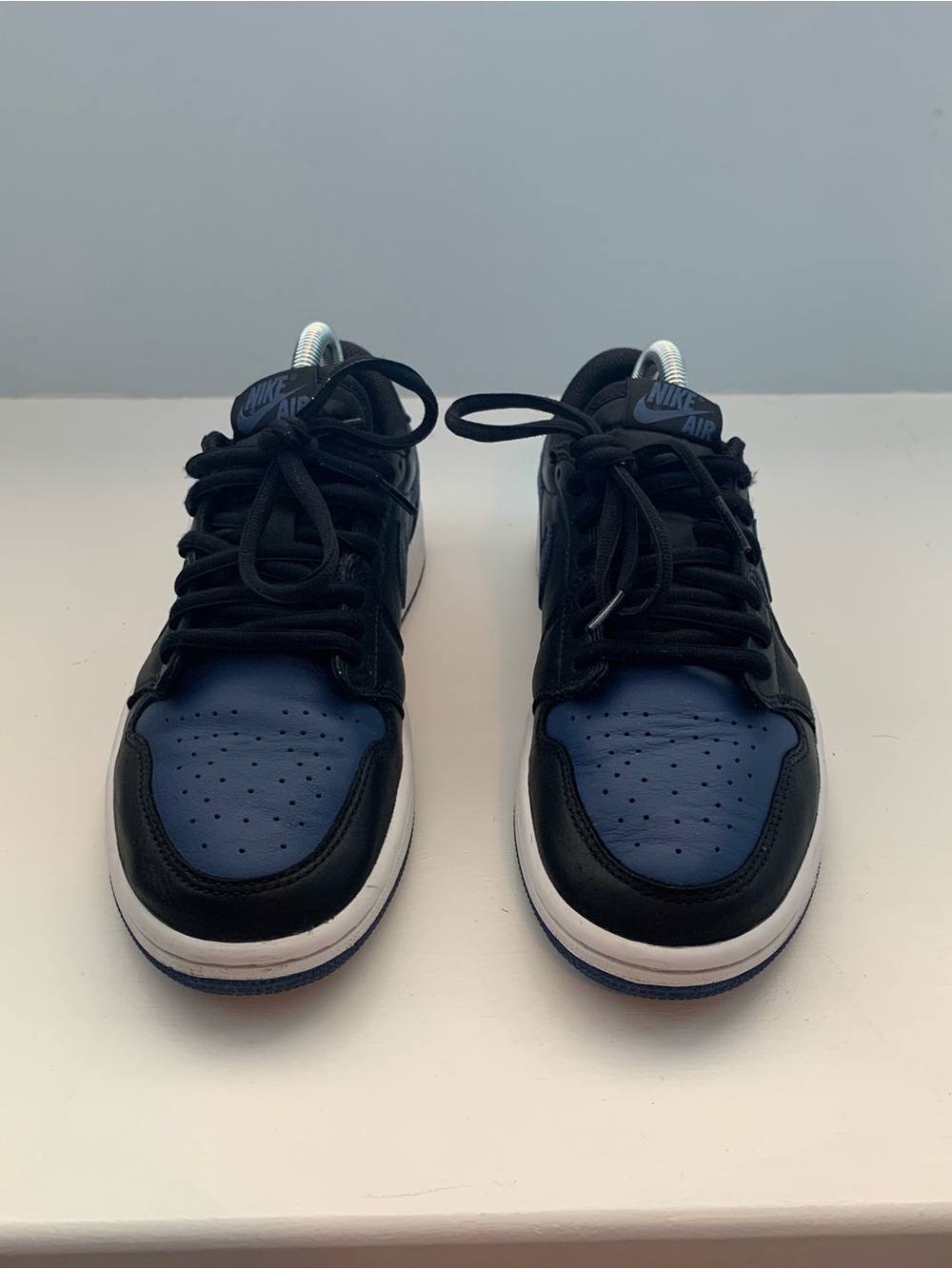 Nike Air Jordan 1 Low OG in the "Mystic Navy" colorway - Picture 2 of 9